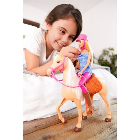 Mattel Barbie ve Güzel Atı Oyun Seti FXH13