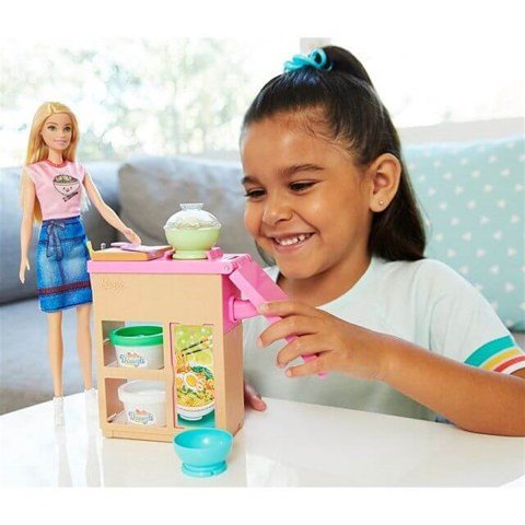 Mattel Barbie Noodle Yapıyor Oyun Seti GHK43