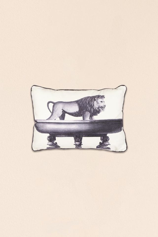 Ancient Lion Pillow 65×45