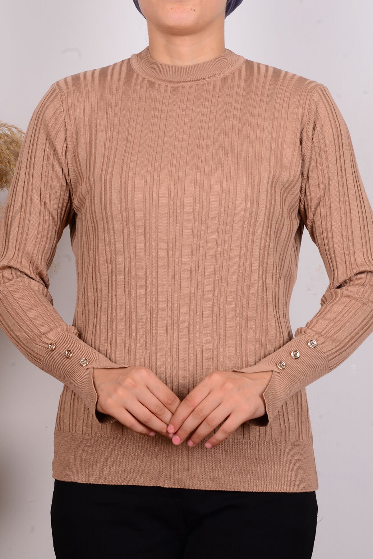 Armine 24KTD301 Latte Kadın Bisiklet Yaka Düğme Detaylı Kısa Yırtmaçlı Çizgili Triko Bluz