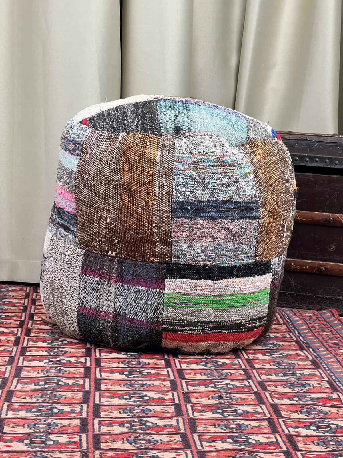 Nostaljik Kilim Puf Ölçü Çap 45 Cm Yükseklik 42 Cm