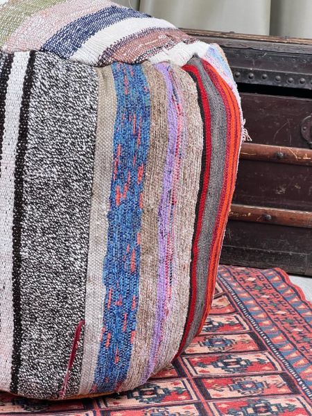 Nostaljik Kilim Puf Ölçü Çap 45 Cm Yükseklik 42 Cm