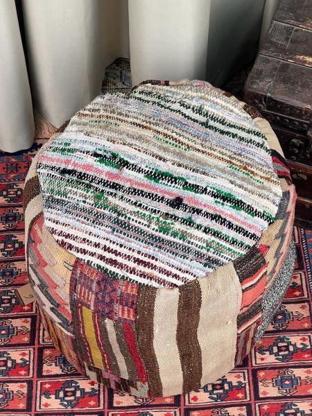 Nostaljik Kilim Puf Ölçü Çap 45 Cm Yükseklik 42 Cm