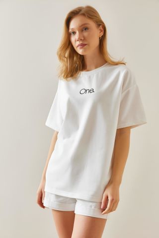 Bisiklet Yaka Kısa Kollu Önü Yazılı Oversize Kadın T-Shirt