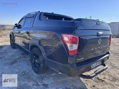 Ssangyong Musso Grand  Çamurluk Dodikleri Lacivert Araçta Görünüm