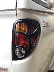 MITSUBISHI L200 2008-2014 STOP ÇERCEVE KAPLAMA SIYAH