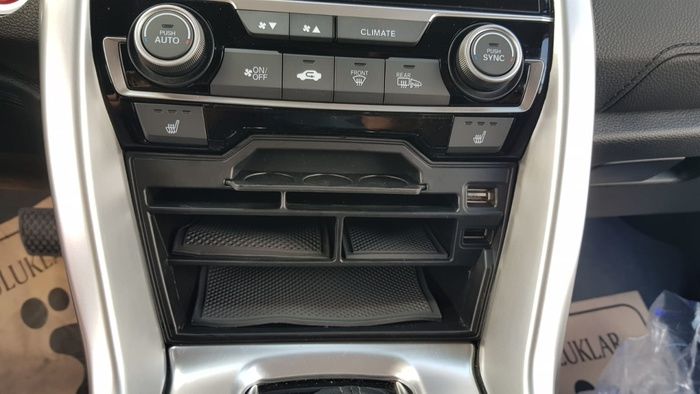 CIVIC FC5 2016-2020 IÇIN UYUMLU USB PORTLU ÖN ORTA KONSOL BOLMESI