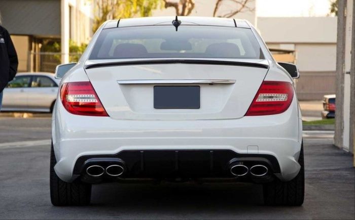 W204 2007-2014 C SERISI IÇIN UYUMLU AMG SPOILER  - PIANO BLACK (PARLAK SIYAH)