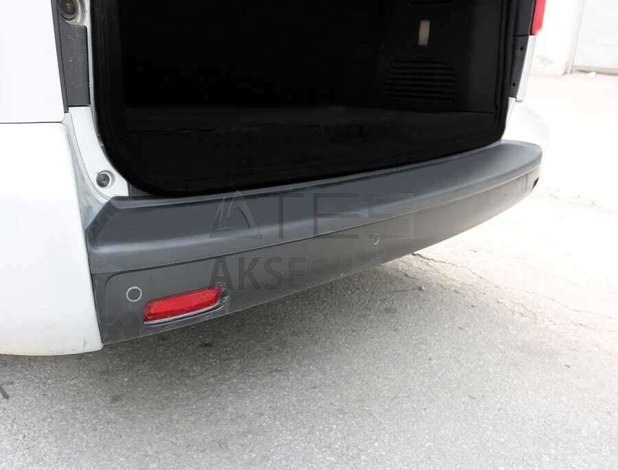 Ford Courier Arka Tampon Eşiği Plastik 2014 ve Sonrası