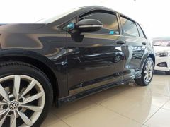 GOLF 7 - 7.5 2013-2020 IÇIN UYUMLU KAPI ÇITASI PIANO BLACK