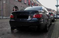 5 SERISI E60 2005-2010 IÇIN UYUMLU  M5 GÖRÜNÜM BAGAJ SPOILER  - PIANO BLACK (PARLAK SIYAH)