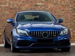 W205 2014-2018 IÇIN UYUMLU C63 BODY KIT  PARLAK SIYAH ÖN ÇITA