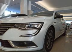 MEGANE 4 2016+ IÇIN UYUMLU YARASA AYNA KAPAGI PIANO BLACK