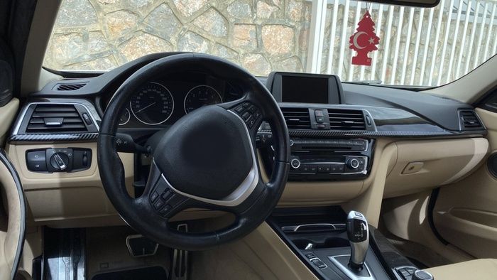 3 SERISI F30 IÇIN UYUMLU  GÖGÜSLÜK ÇITASI   - KARBON (2 PARÇA)