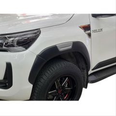 HILUX REVO 2016-2019 IÇIN UYUMLU IÇIN 2021 ROCCO / INVINCIBLE CAMURLUK KABARTMA (DODIK)