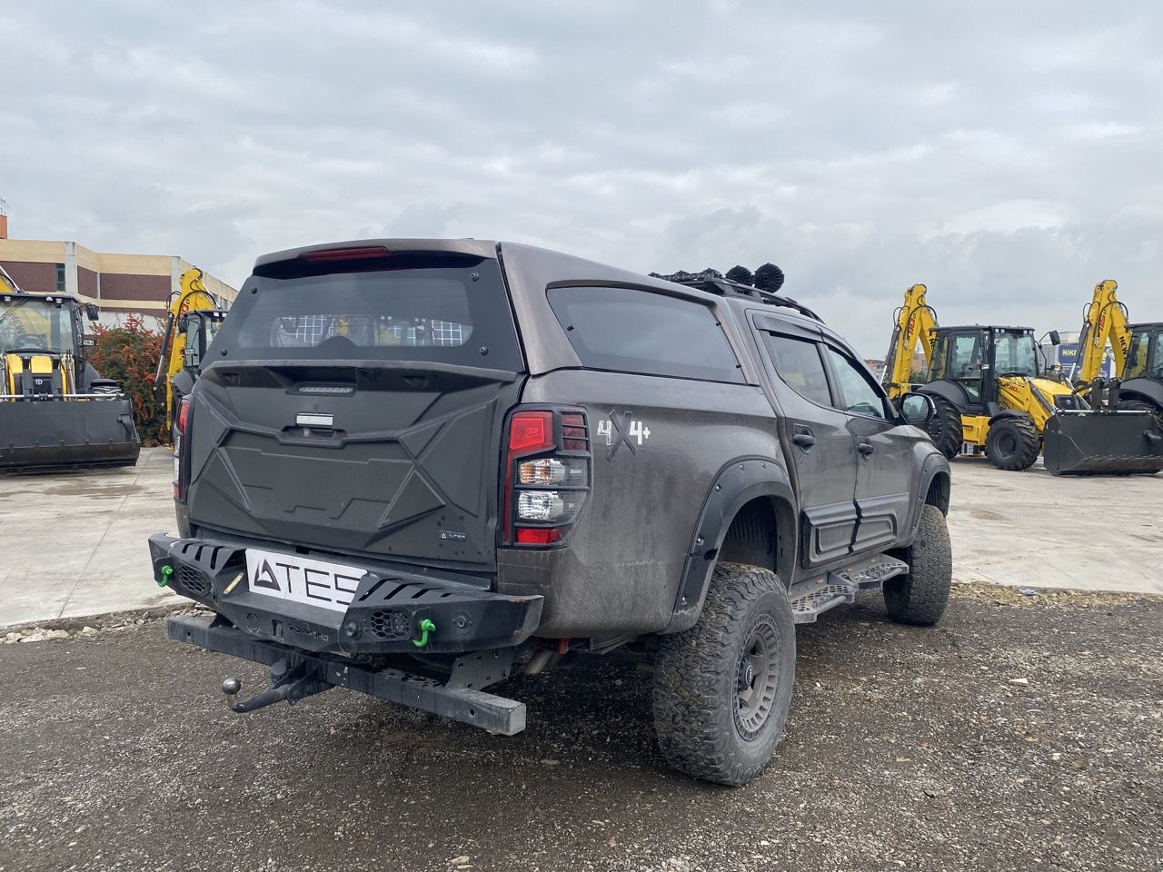 L200 Camlı Kabin