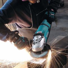 Makita GA7040S01 2600 Watt 180 MM Büyük Taşlama Makinesi