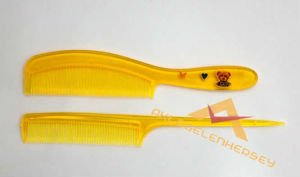 FARKLI RENKLERDE, ŞEFFAF 2'Lİ SET TARAK