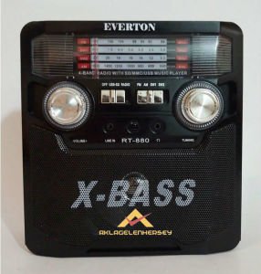 NOSTALJİK 4 BAND TAŞINABİLİR HOPARLÖRLÜ RADYO