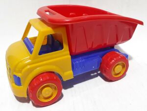 27x15x15cm  Boyutunda Kırmızı Fonksiyonsuz Oyuncak Sağlam Kamyon Sağlığa Zararsız Maddeden Üretim