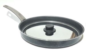 Özel Kapaklı 3x32x32cm Ebatta Plastik Kulplu Granit Balık Tavası Et Balık Yumurta vb. Şeylere Uygun