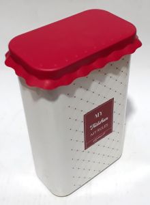 2,5 L Kapasiteli Desenli Silikon Kapaklı Plastik Kabı 24x15x8cm  Kaliteli Plastikten Üretilmiştir