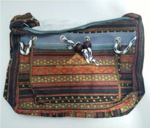 POSTACI MODEL RENKLİ DESENLİ KADIN OMUZ ÇANTASI