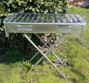 Ayaklı Büyük Mangal 60cm Kebapçı Tipi Geniş Oluklu Paslanmaz Galvaniz Gövde Krom Köfteci Izgarası