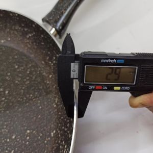 Mükemmel Kalite Granit Büyük Boy 32 cm Çapında 3 mm Aliminyum Granit Kaplama Saplı Kızartma Tavası
