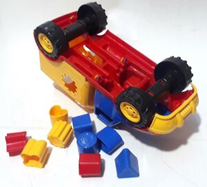 28x15x12cm Boyutunda Kırmızı Renk Bloklu Bul-Tak Oyuncak Kamyonet
