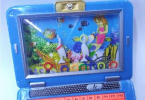 AKVARYUM İÇERSİNDE HALKA GEÇİRME OYUNU 2 TUŞLU BASMALI LAPTOP MODEL SULU EKRAN NOSTALJİK HALKA OYUNU