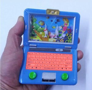 AKVARYUM İÇERSİNDE HALKA GEÇİRME OYUNU 2 TUŞLU BASMALI LAPTOP MODEL SULU EKRAN NOSTALJİK HALKA OYUNU