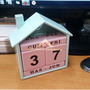 Dekoratif Şık Sonsuz Takvim Hediyelik Ev Şeklinde Kalpli Pencereli Çatılı Sonsuz Takvim