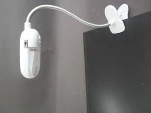 PİLLE ÇALIŞAN MİNİ KİTAP OKUMA LAMBASI OYNAR KAFALI 2LED MANDALLI