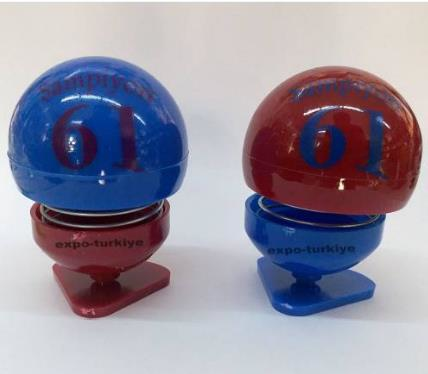 1 adet Taraftara Özel Bordo Mavi Emoji Sallanan Çılgın Kafa Yaylı Zıp Zıp Eğlenceli Oto Aksesuarı