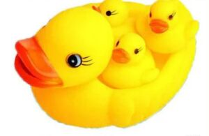 4'Lü set düdüklü yüzebilen sarı banyo ördeği