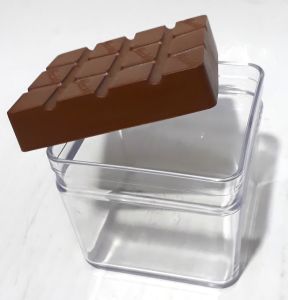 Çikolata Desenli Kapağı Olan 9x9x8,5cm Ebatlarında Saklama Kabı  Kaliteli Plastikten Üretilmiştir