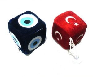 2li Set Küp Model Bayrak ve Nazarlık Desenli 2 Adet Araba Süsü