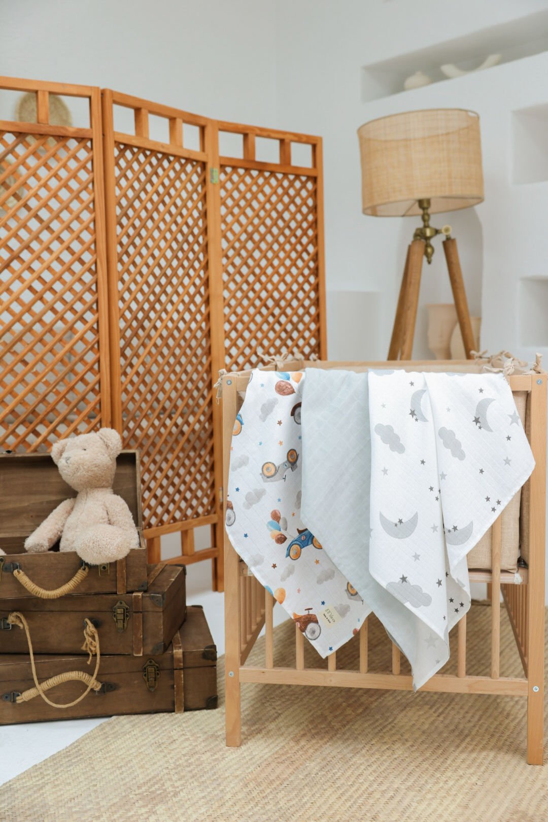 3’lü Müslin Bebek Örtüsü Seti – %100 Pamuk, Tek Kat, 75x85 cm, Araba ve Bulut Desenli, Gri Düz Renk  | Milna Baby Kids