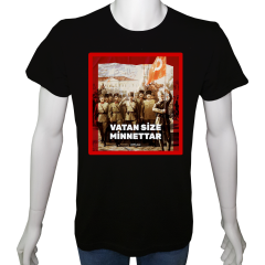 Unisex T-shirt Siyah 'Atatürk/Vatan size minnettar' Baskılı