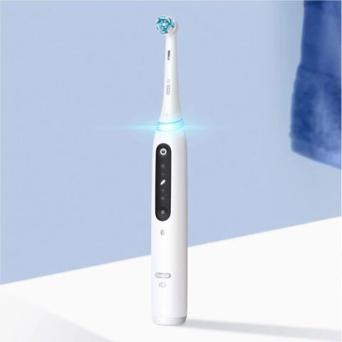 Oral-B iO 5 Beyaz Şarjlı Diş Fırçası