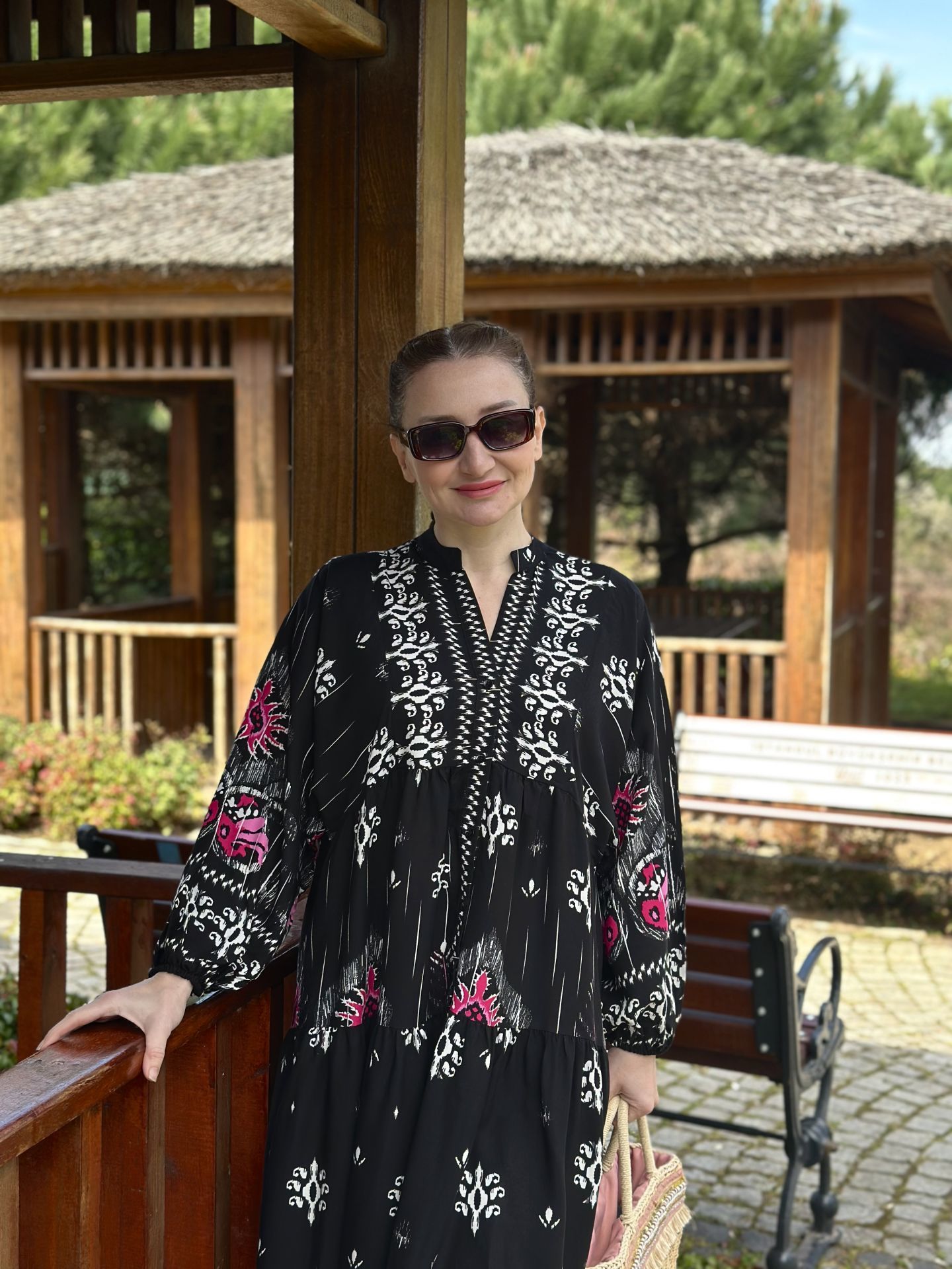 Siyah pembe çiçek Viskon Elbise