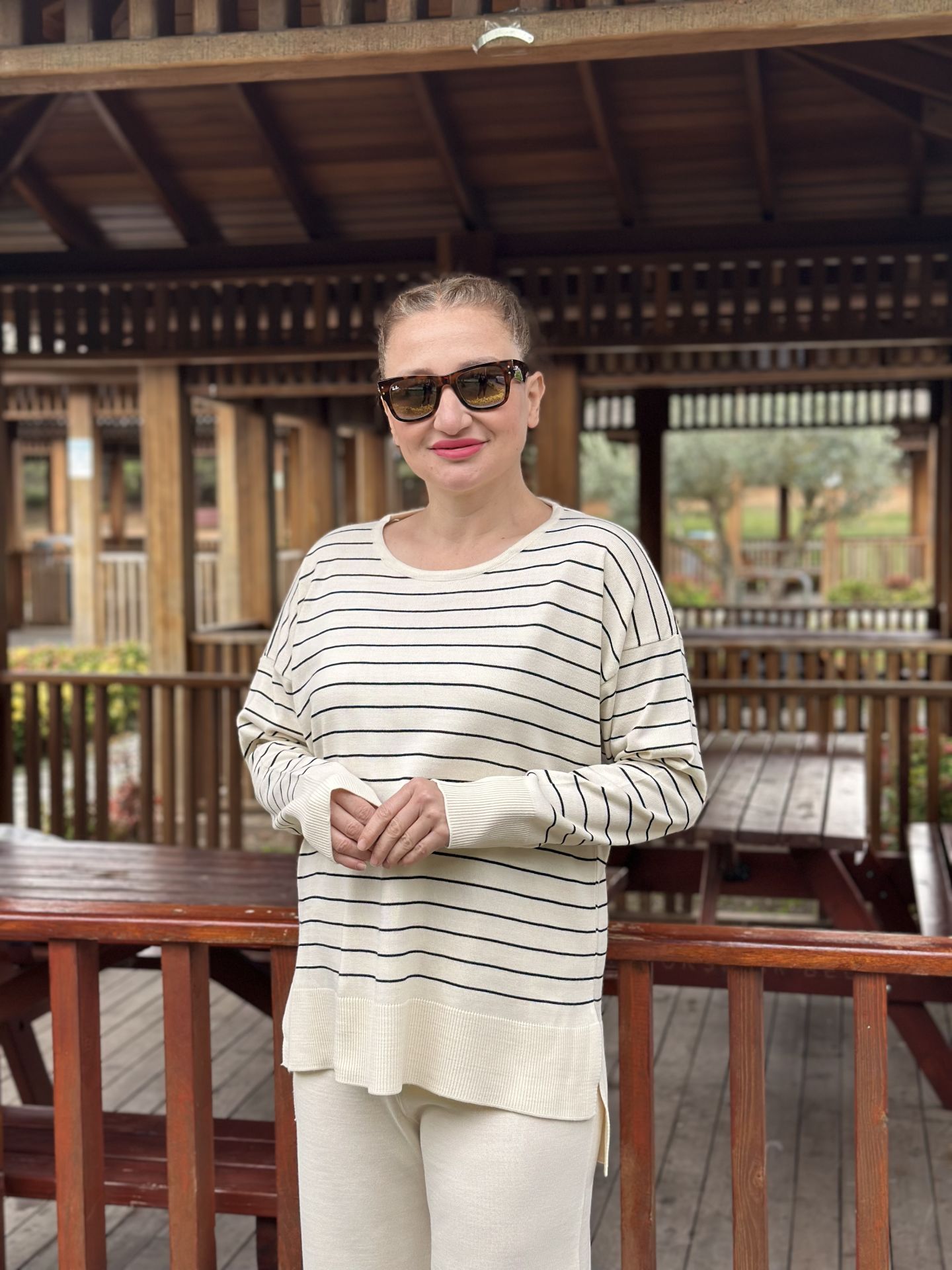 Beyaz çizgili triko takım