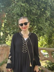 Nakışlı papatya viskon elbise siyah