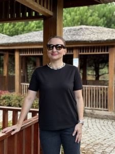 Siyah taşlı Adl tişört