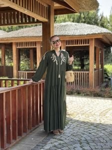 Nakışlı kat kat viskon elbise haki