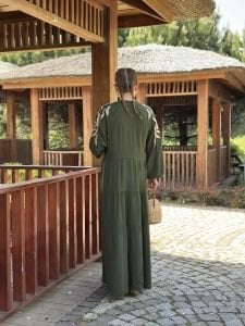 Nakışlı kat kat viskon elbise haki