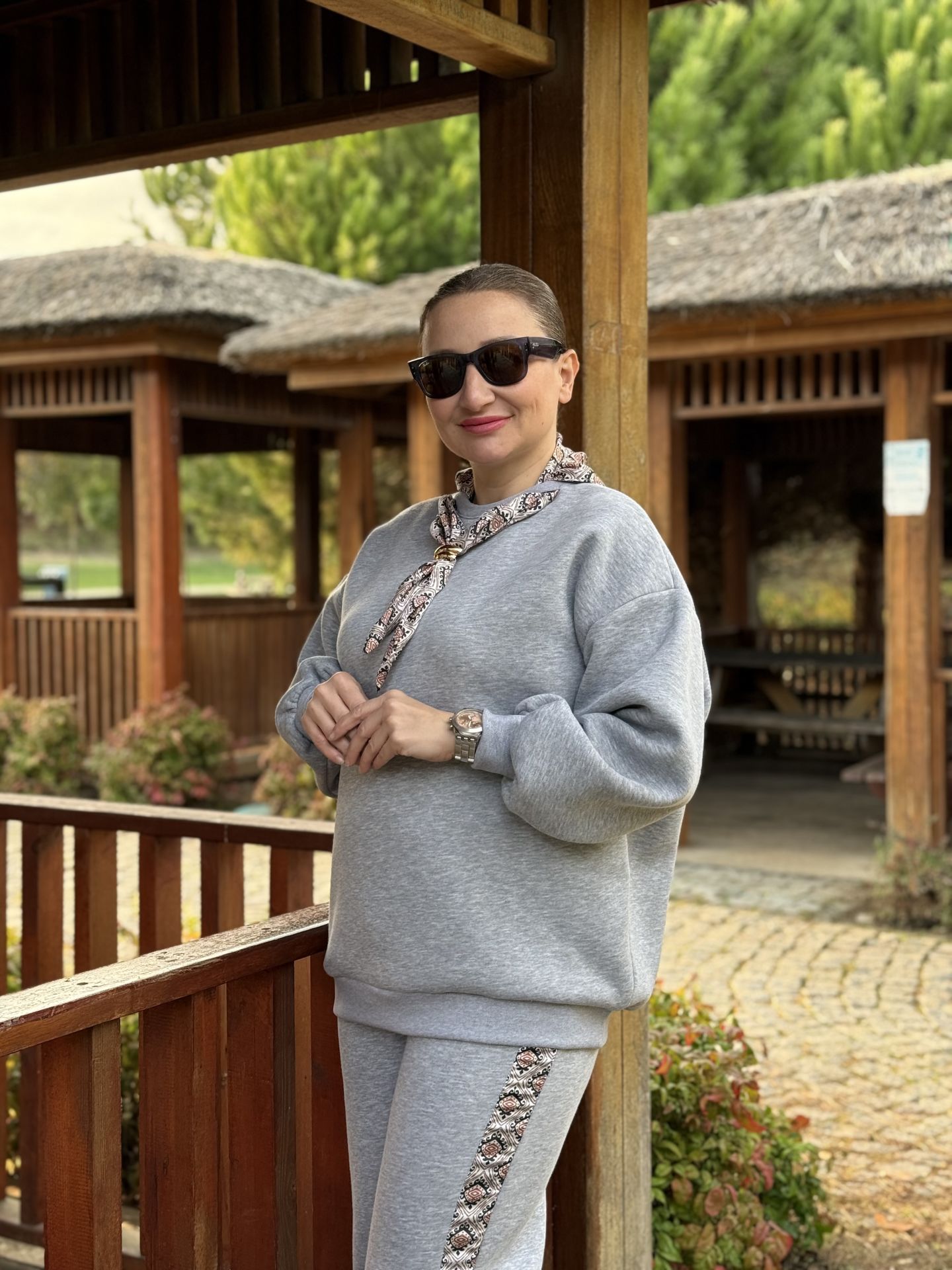 Yaka Fularlı Eşofman Takımı Gri