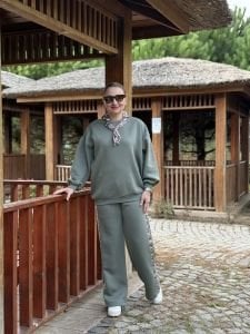 Yaka Fularlı Eşofman Takımı Çağla