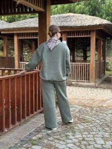 Yaka Fularlı Eşofman Takımı Çağla